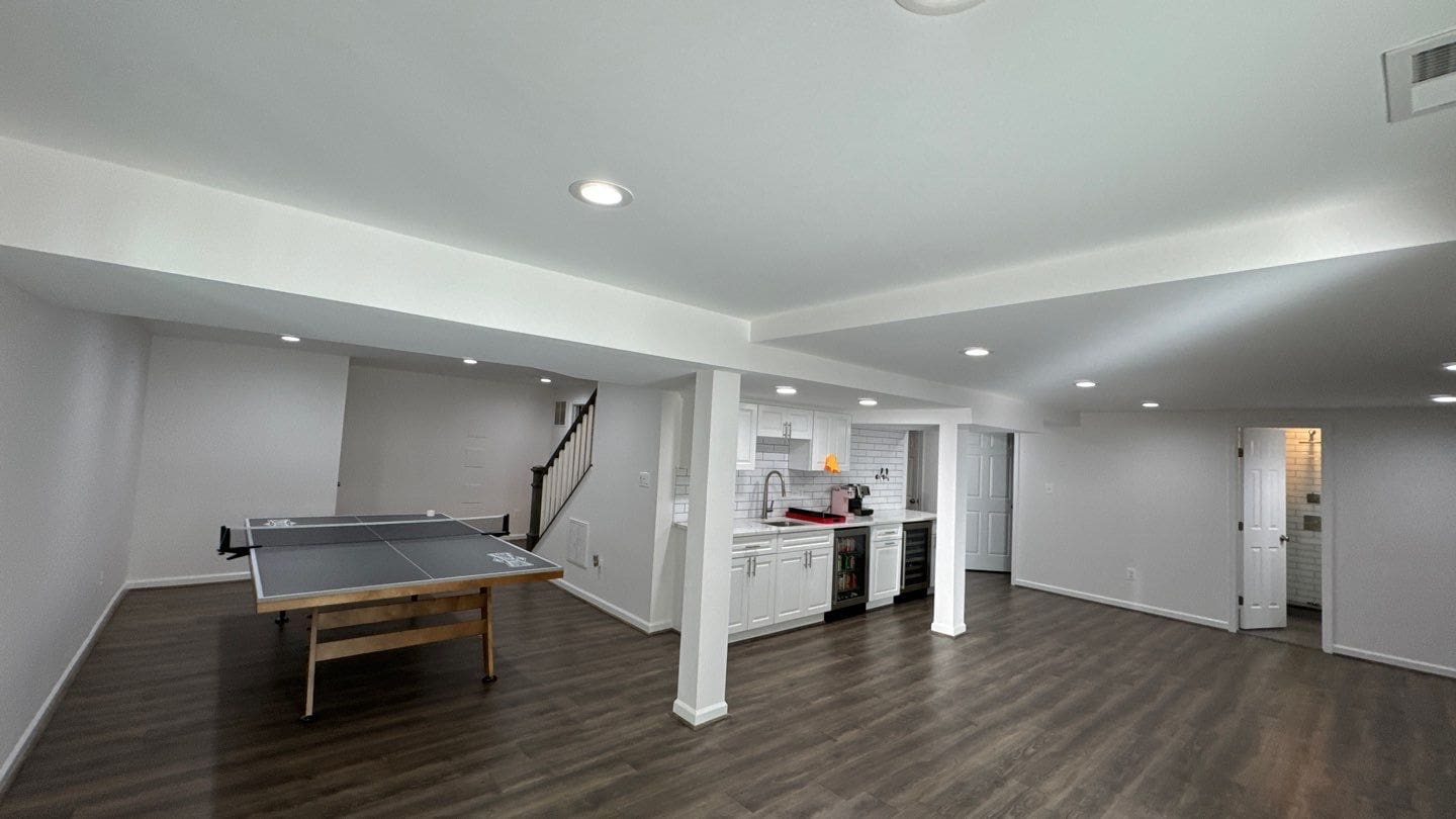 how to make a room look bigger with paint