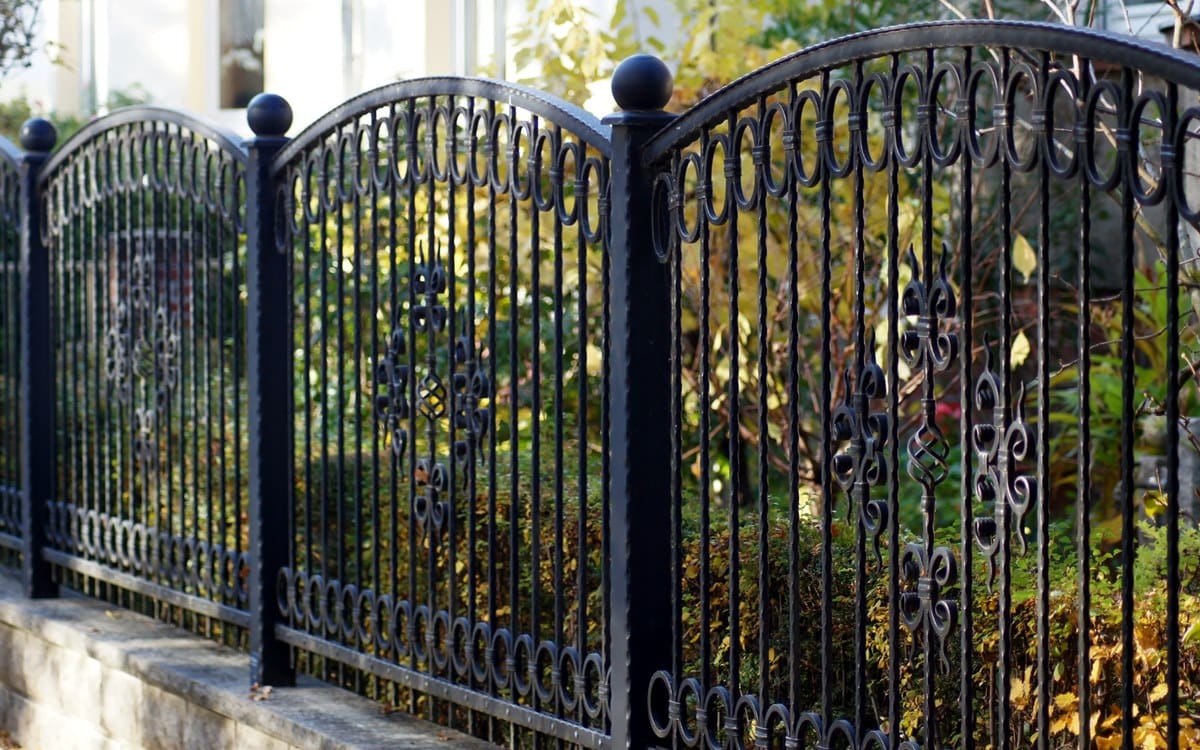 painting metal surfaces - fence